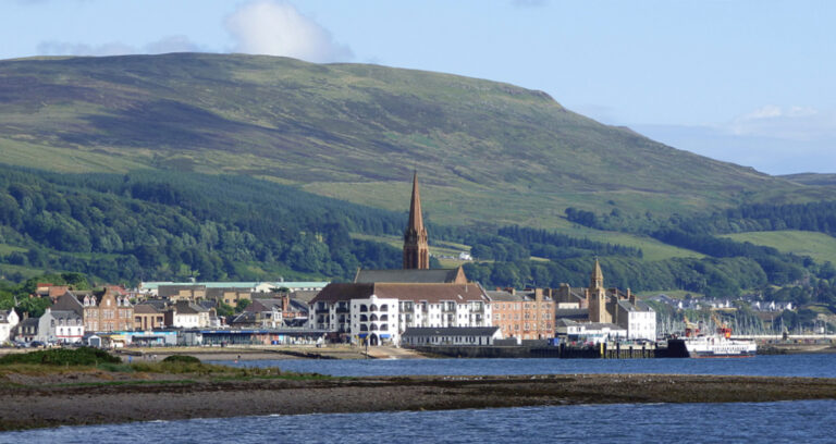 Police appeal for assault and robbery in Largs