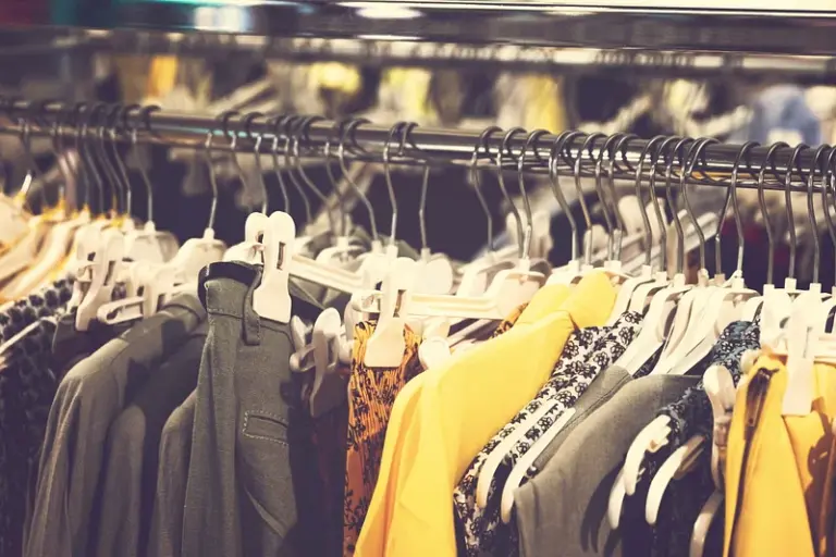 Retailer closure threat deals high street blow